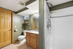 Bathroom - 4 bed/2 bath house located in Mpls Chain of Lakes; Mall of America/dwtn Mpls (Minneapolis)