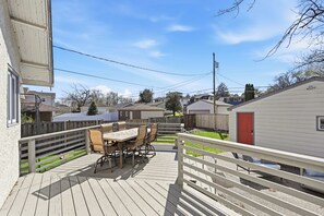 Outdoor dining - 4 bed/2 bath house located in Mpls Chain of Lakes; Mall of America/dwtn Mpls (Minneapolis)