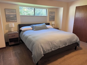 3 bedrooms, iron/ironing board, bed sheets