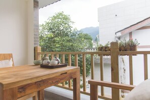 Twin Room, Balcony, Garden View | Outdoor dining - QingCheng Mountain HuakaiShi minsu (DuJiangYan ChengDu)