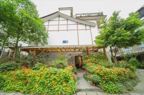 Exterior - QingCheng Mountain HuakaiShi minsu (DuJiangYan ChengDu)