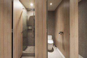 Shower, hair dryer, slippers, towels - KANSO STAY (Seoul)