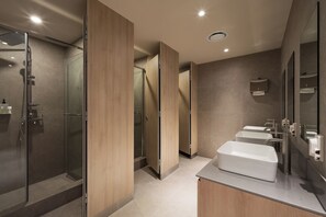 Shower, hair dryer, slippers, towels - KANSO STAY (Seoul)