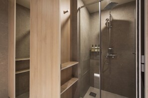 Shower, hair dryer, slippers, towels - KANSO STAY (Seoul)