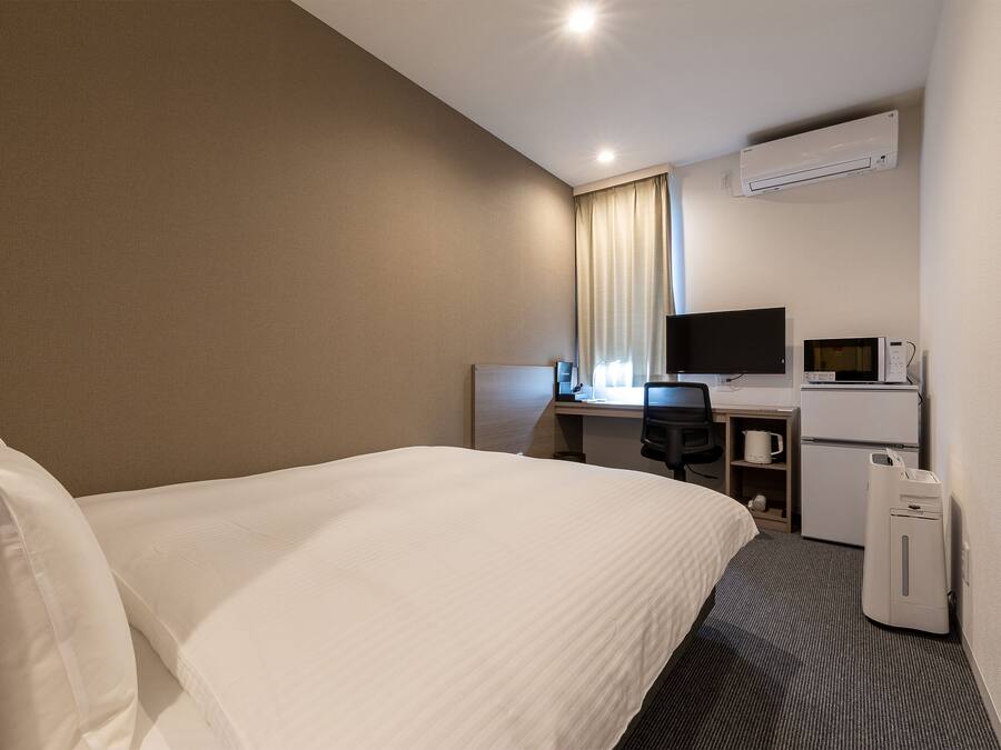 Doppelzimmer (check-in is not available after 11PM) | Kostenloses WLAN, Bettwäsche