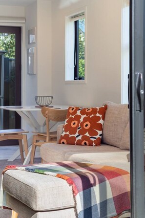 TV - Central Townhouse Near One NZ Stadium & Te Pae (Christchurch)
