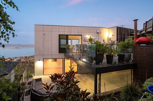 The Glover Glasshouse - 3 Bedroom - Sweeping Views