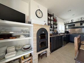 Kühlschrank, Mikrowelle, Ofen, Geschirrspüler