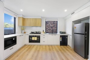 Fridge, microwave, oven, stovetop - Spacious 4BR Home Near Tuggerah Lakes (The Entrance)