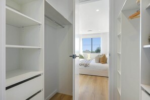 Interior - Central 4BR Retreat Near Beach & Waterfront (The Entrance)