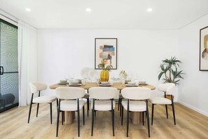 Dining - Central 4BR Retreat Near Beach & Waterfront (The Entrance)