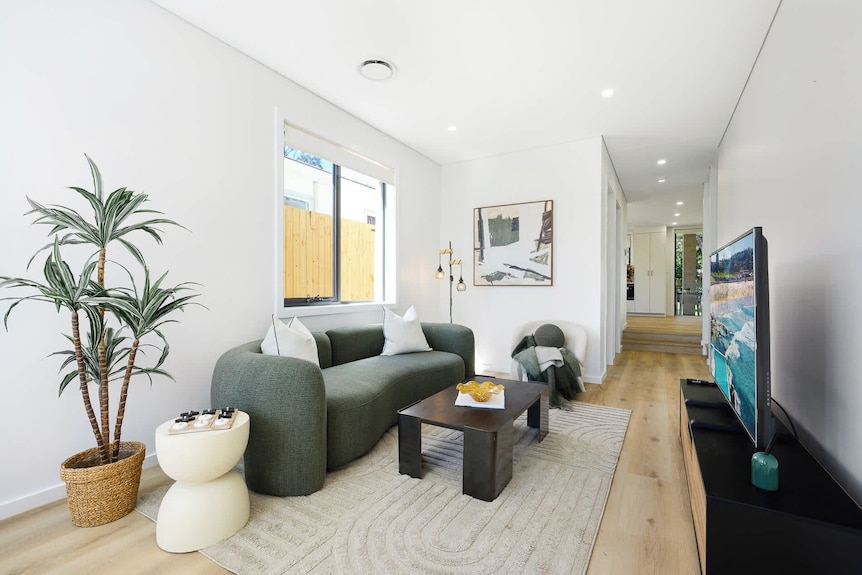 Central 4br Retreat Near Beach & Waterfront - Bateau Bay