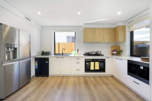 Fridge, microwave, oven, stovetop - Central 4BR Retreat Near Beach & Waterfront (The Entrance)