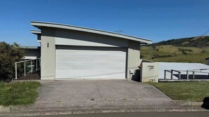 Exterior - Private Luxury 4BR Retreat Near Kiama & Beaches (Kiama Heights)