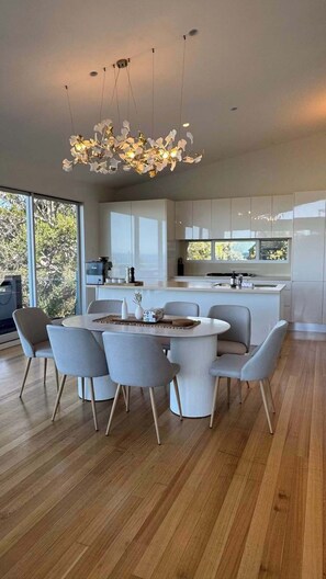 Dining - Private Luxury 4BR Retreat Near Kiama & Beaches (Kiama Heights)