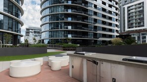 Property grounds - Run Above It All Pool, Gym & Skyline Views (Footscray)