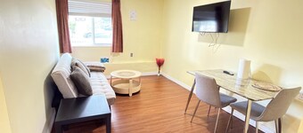 Spacious 3BR East Van Stay | Sleeps 6