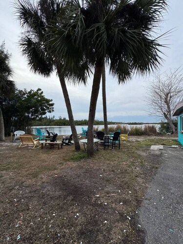 Rivers Edge Bungalow Waterside