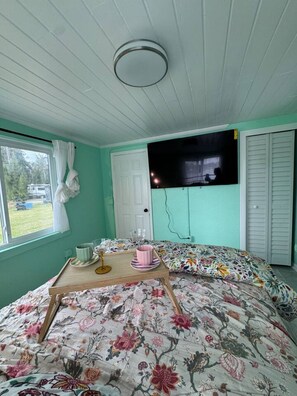 WiFi, bed sheets