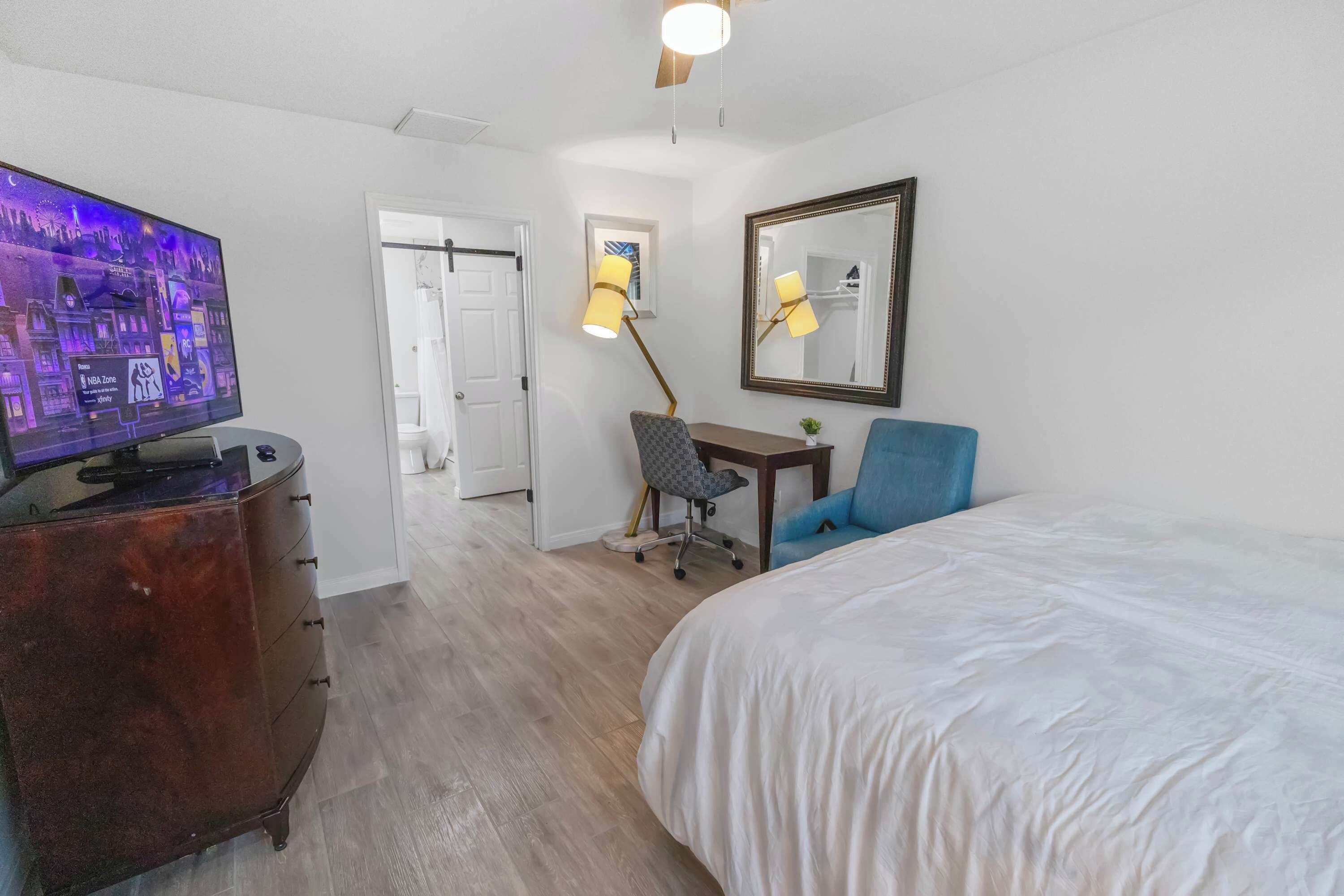 4 habitaciones, escritorio, tabla de planchar con plancha y wifi 