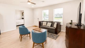 4 bedrooms, desk, iron/ironing board, WiFi