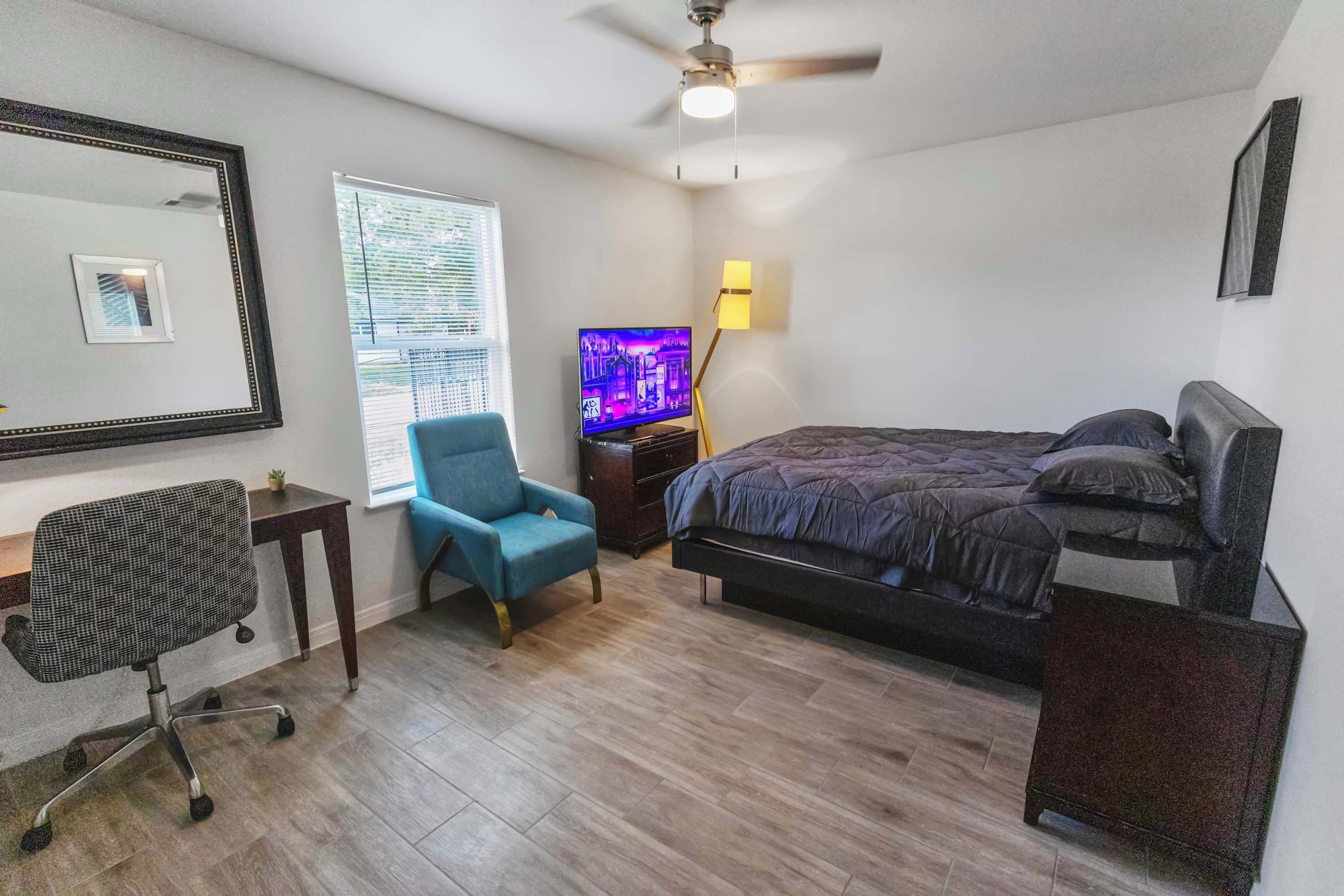 Desk, iron/ironing board, WiFi, bed sheets