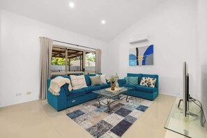 TV - Modern 3BR Home AC ThroughoutClose to Beach, Shops (Robina)