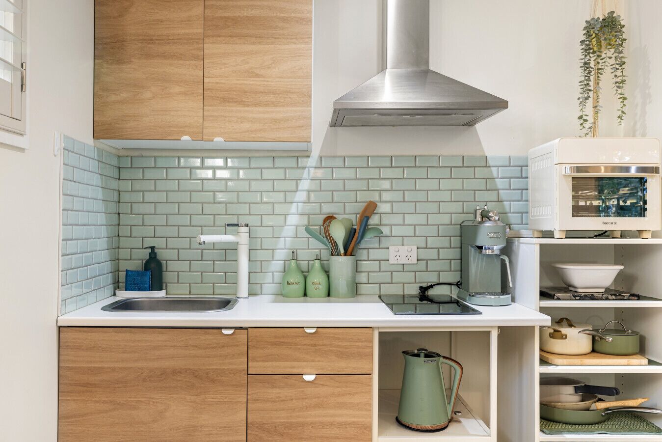 Fridge, stovetop, coffee/tea maker, toaster