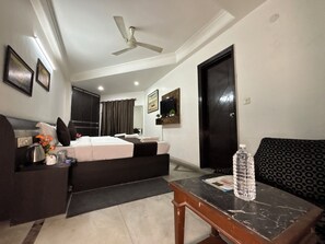 9 bedrooms, iron/ironing board, Internet, bed sheets - Welcoming 15-bedroom hotel the delhiaerocity inn New Delhi (New Delhi)
