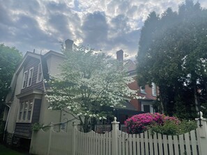 Exterior - NFL DRAFT PITTSBURGH - stay in Mr. Rogers Neighborhood! (Dormont)