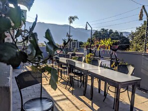 Outdoor dining - MASTERINN & LUCY CAFE (Pushkar)
