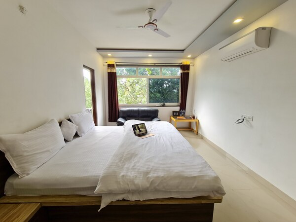 Masterinn & Lucy Cafe - Pushkar