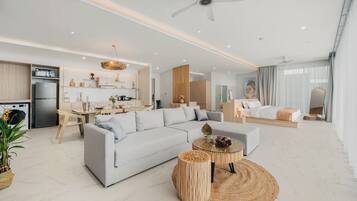 Villa exclusiva, 1 cama King size, vista al mar, frente al mar | Área de sala de estar