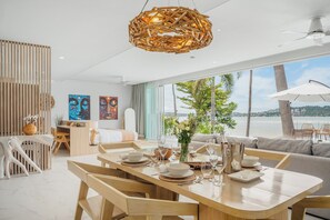 Vila Comfort, 1 Tempat Tidur King, pemandangan laut, menghadap pantai | Tempat makan