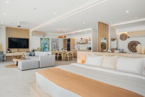 Exclusive Villa, 1 Katil Raja (King), Sea View, Beachfront | Peti besi dalam bilik, meja, ruang kerja komputer riba 