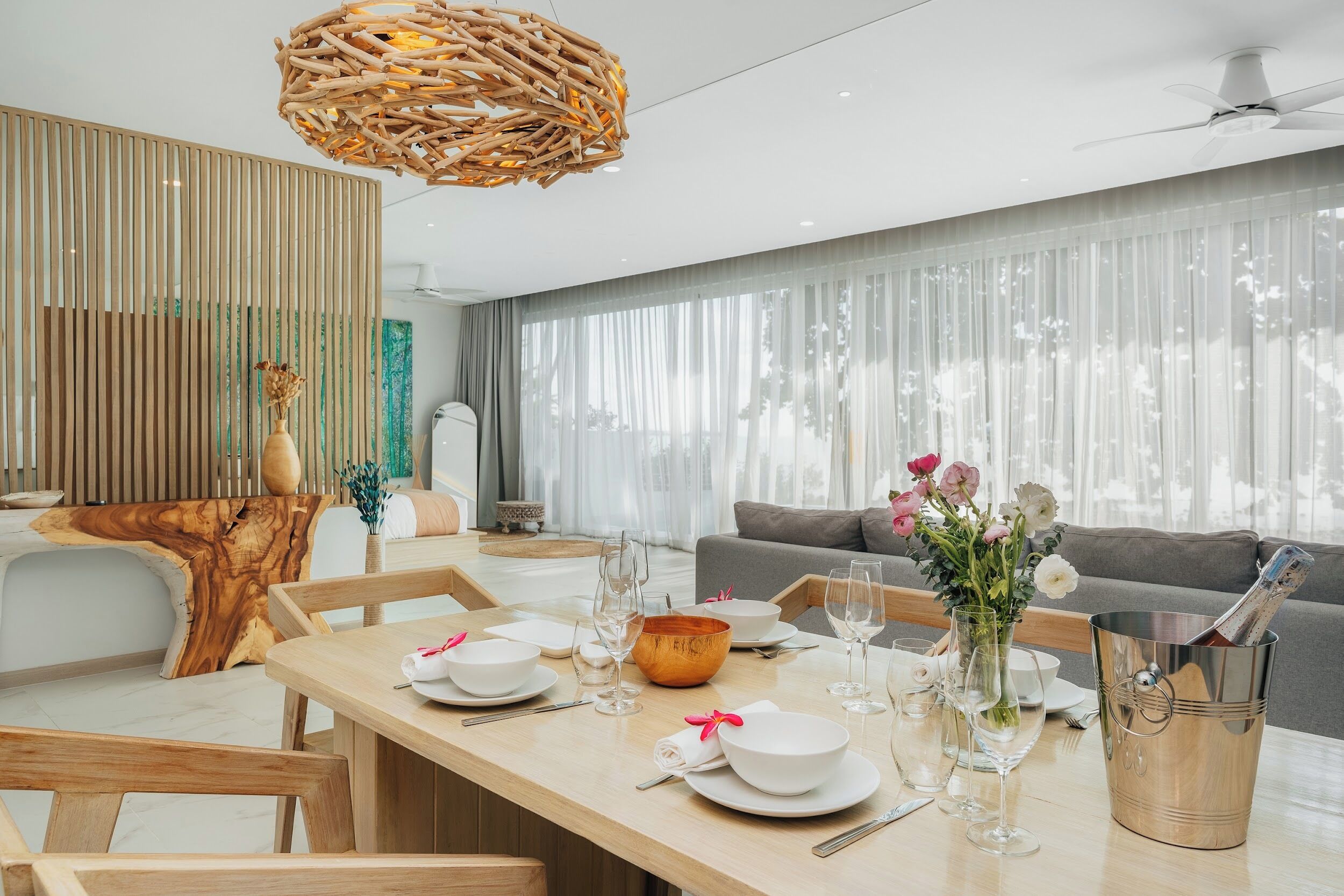 Deluxe Villa, 1 King Bed, Sea View, Beachfront | Dining