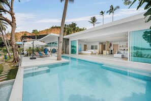 Luksus-villa - 1 kingsize-seng - havudsigt - ved stranden | Pool | Udendørs pool, gratis hytter, liggestole