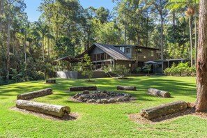 Property grounds - Mabel Perfect Noosa Hinterland Gem w/ Heated Pool (Hinterland Region)