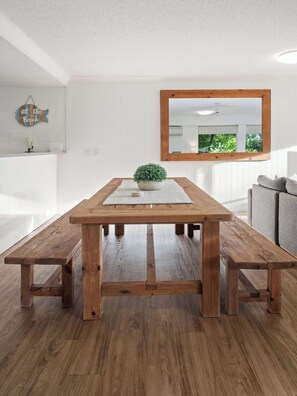 Dining - The Hilltop Noosa Retreat: Walk to Beach + Pool (Noosa Region)