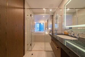 Deluxe Room, Balcony, City View | Bathroom - Panorama Luxury Hotel - Full Services (Nha Trang)