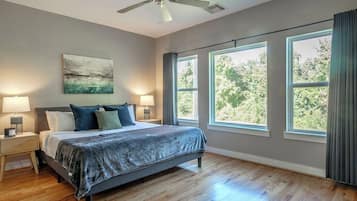 12 habitaciones, escritorio y tabla de planchar con plancha
