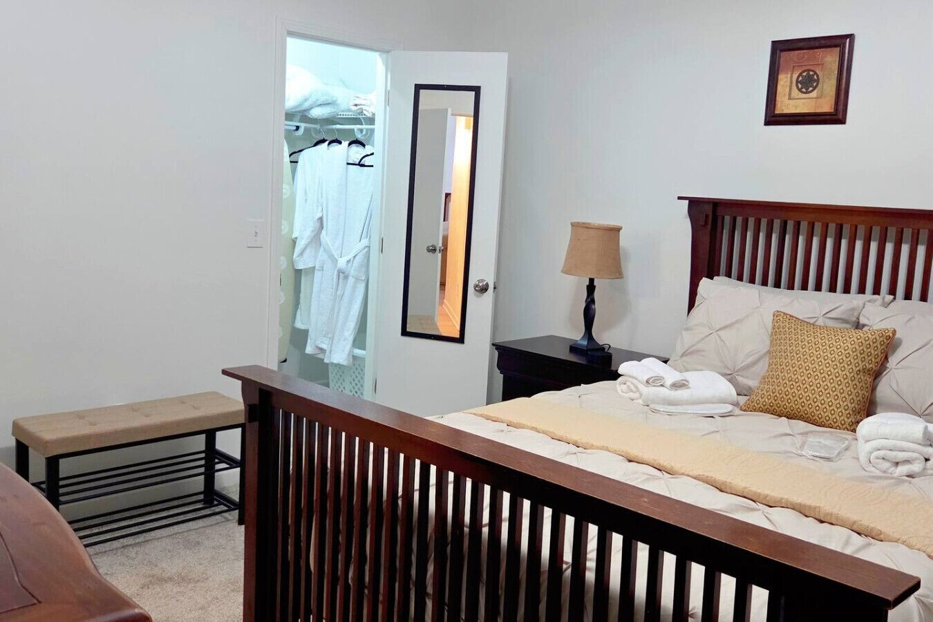 Desk, iron/ironing board, WiFi, bed sheets
