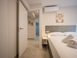 4 bedrooms, desk, free WiFi, bed sheets