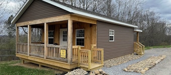 Brand New! Bright, Airy Cabin Boarding Winslow Hill Elk Viewing Area!