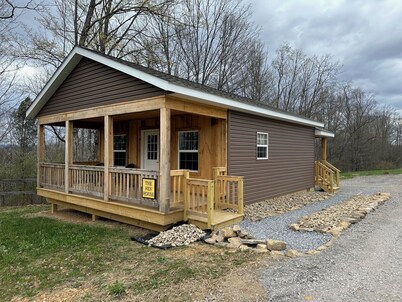 Brand New! Bright, Airy Cabin Boarding Winslow Hill Elk Viewing Area!