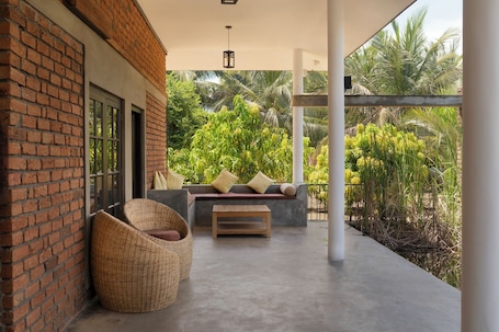 Terrace/patio. Wild Edge Panama - Kumana Safari Lodge