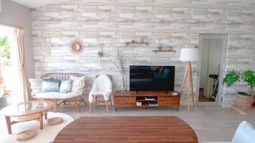 Room | Free WiFi