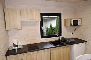 Fridge, microwave, electric kettle, high chair - Holiday Home in Dziwnowek by Sea and Lake (Kamien Pomorski)