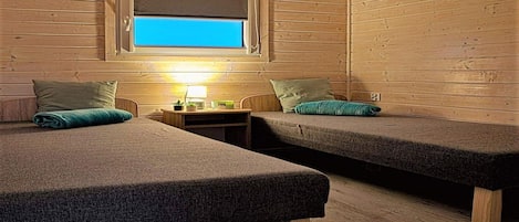 4 chambres, ameublement unique, literie fournie
