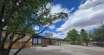 Newly renovated and adorable, family friendly 3-bedroom house in NE Roswell